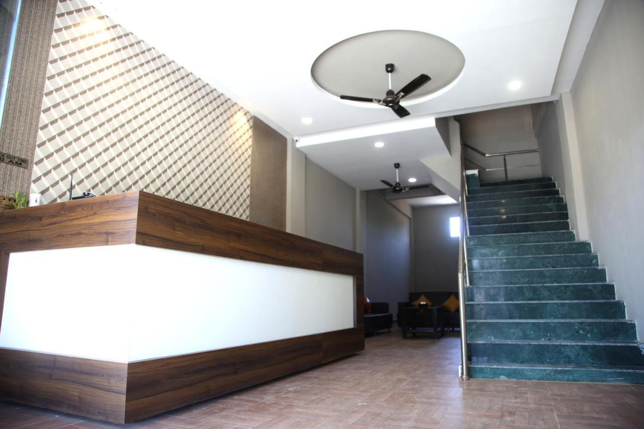Elite Inn Lonavala Bagian luar foto