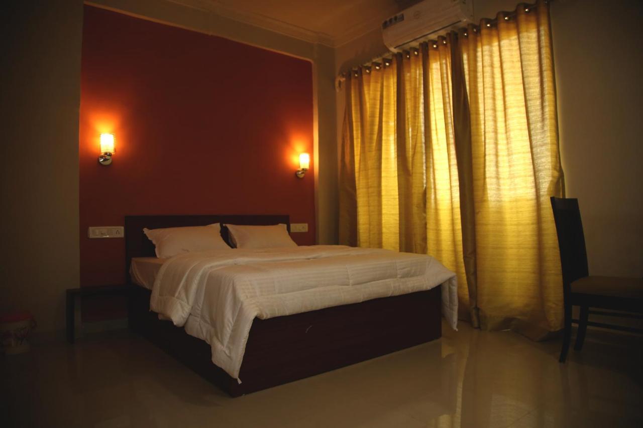 Elite Inn Lonavala Bagian luar foto