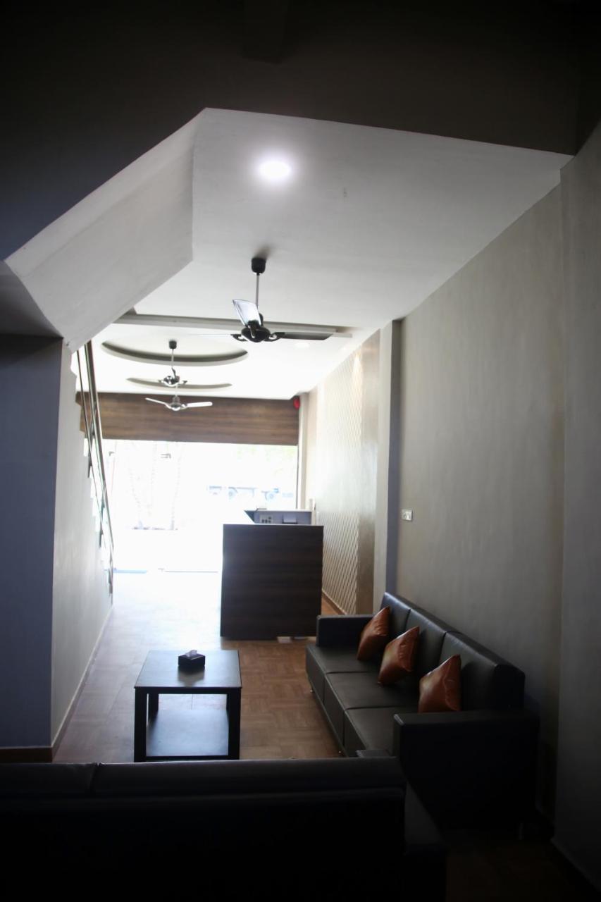 Elite Inn Lonavala Bagian luar foto