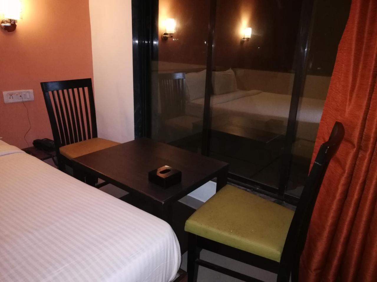 Elite Inn Lonavala Bagian luar foto