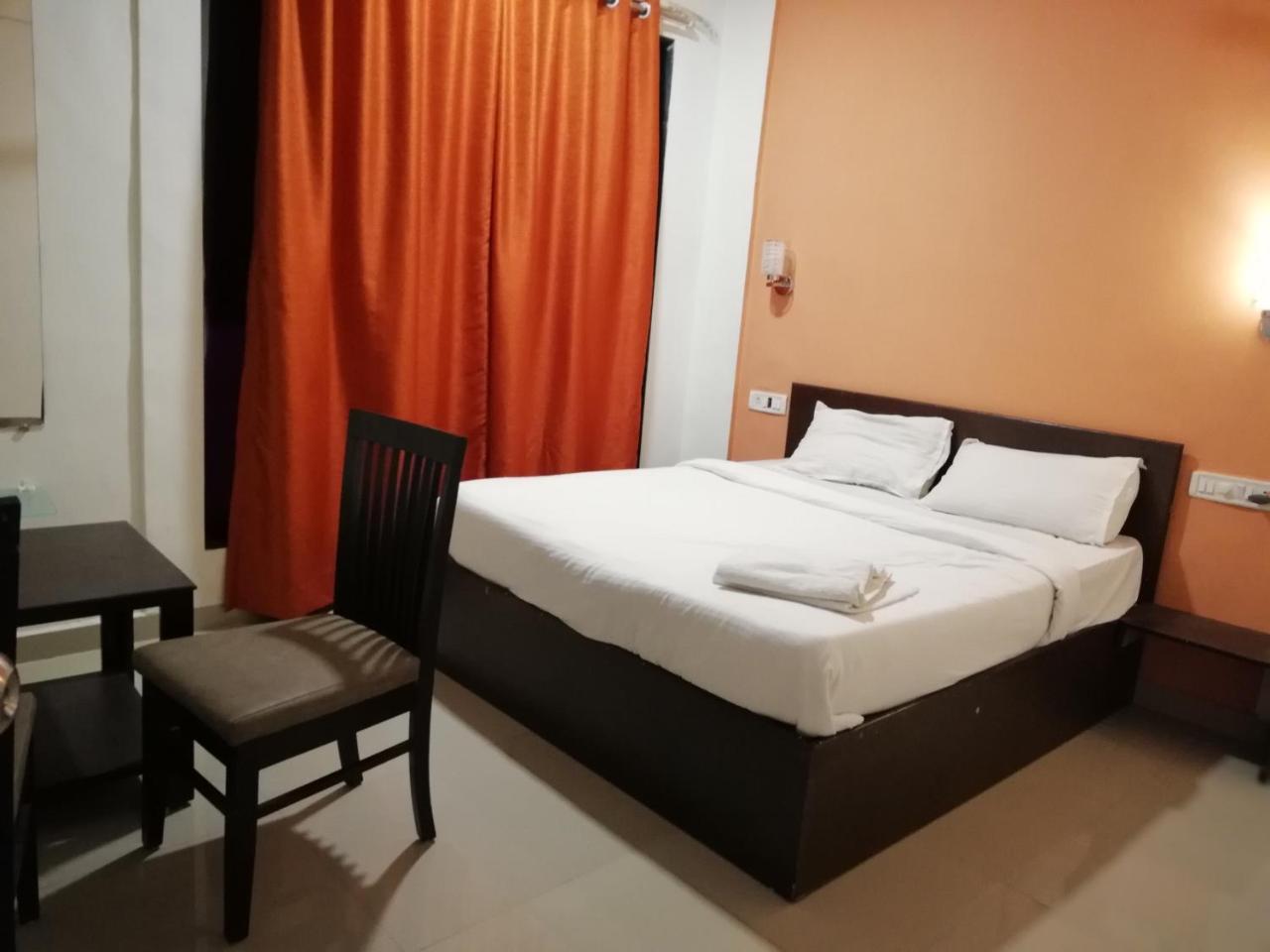 Elite Inn Lonavala Bagian luar foto
