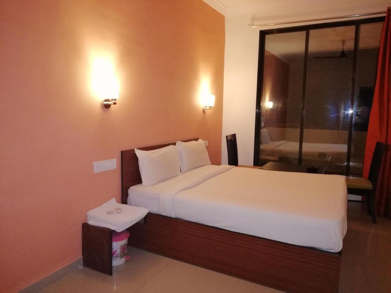 Elite Inn Lonavala Bagian luar foto