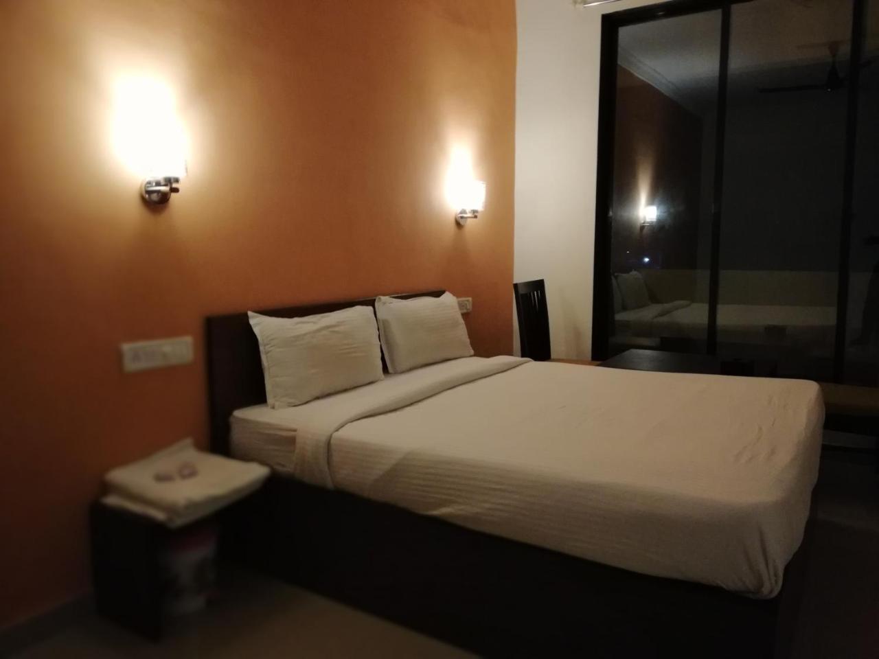 Elite Inn Lonavala Bagian luar foto