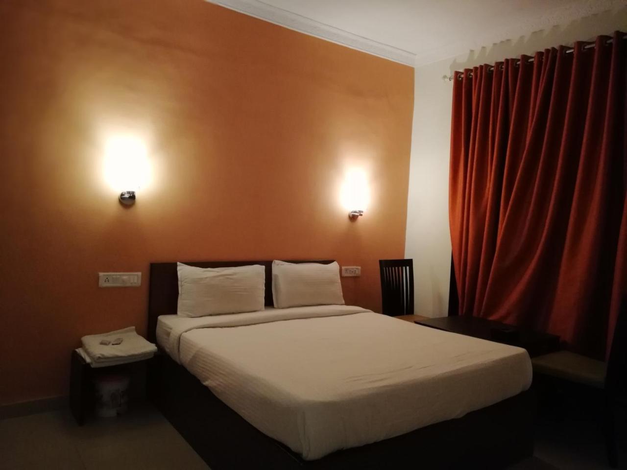 Elite Inn Lonavala Bagian luar foto